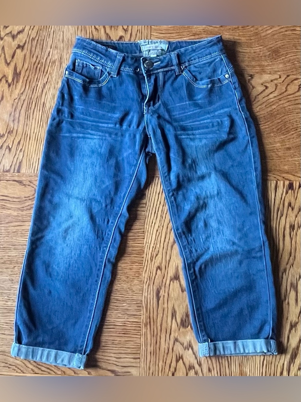 Juniors Hot Kiss Denim cropped, cuffed hem Capris Size 7